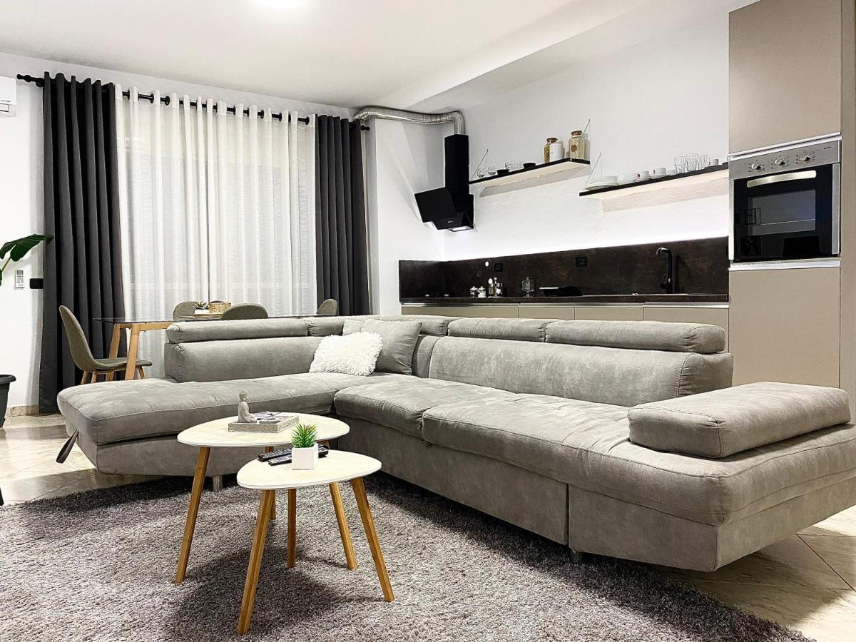 Luxury Apartments In City Center ドゥラス エクステリア 写真