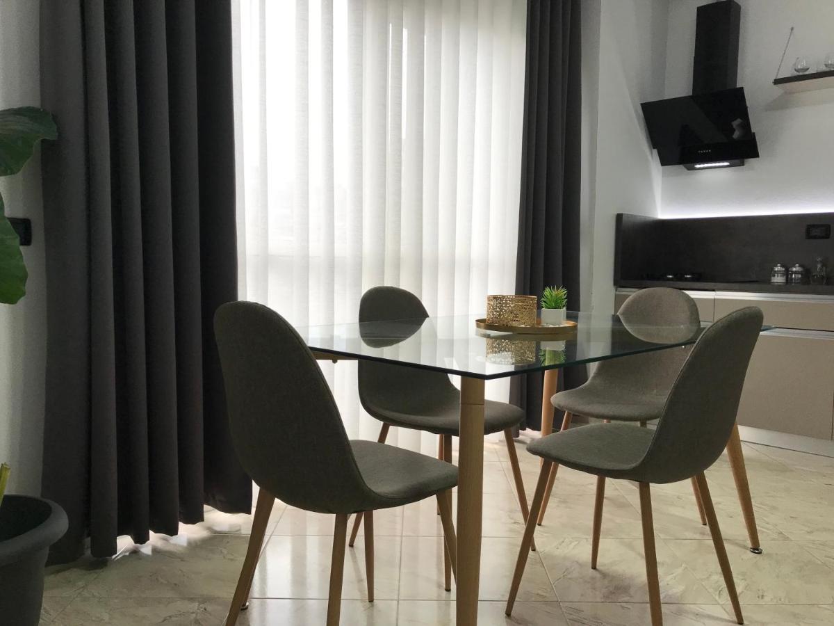 Luxury Apartments In City Center ドゥラス エクステリア 写真