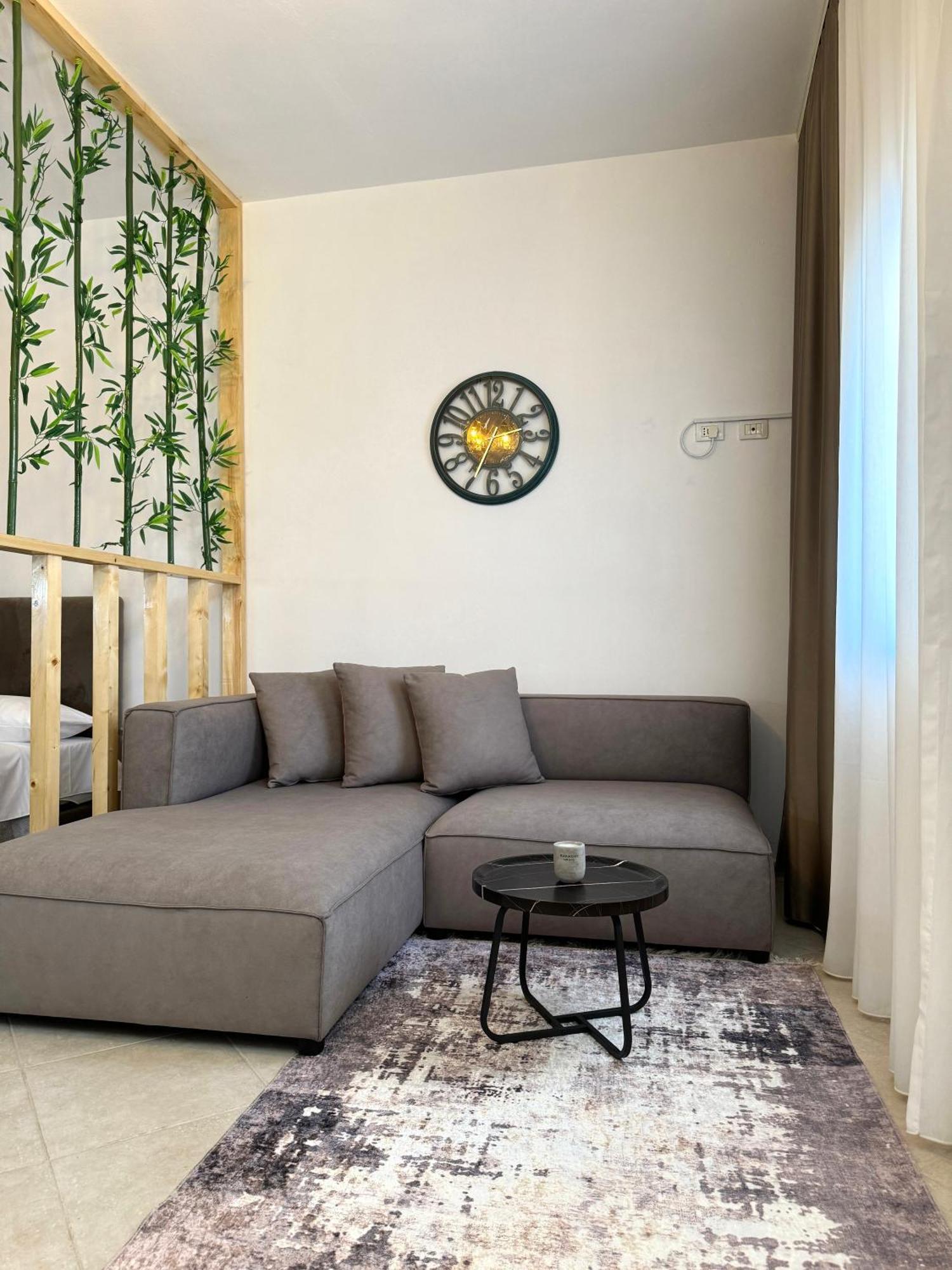 Luxury Apartments In City Center ドゥラス エクステリア 写真